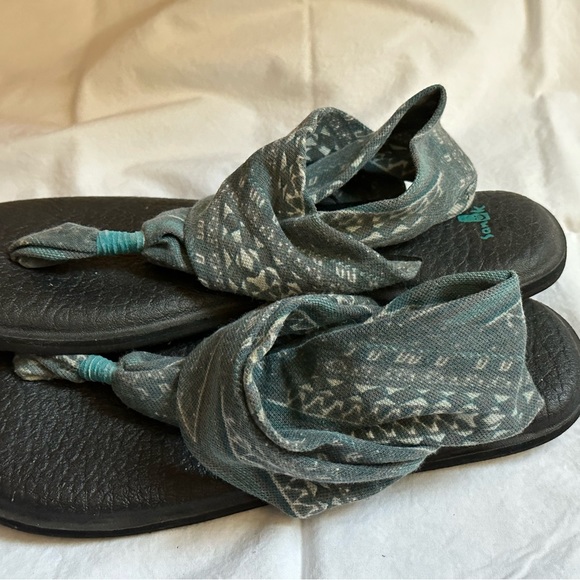 COPY - Sanuk sandals sz 9 - Picture 2 of 3